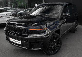 Подержанный автомобиль Jeep Grand Cherokee 2021 года (32 фото)