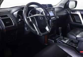 Подержанный автомобиль Toyota Land Cruiser Prado 2014 года (14 фото)