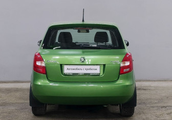 Подержанный автомобиль Skoda Fabia Hatchback 2013 года (6 фото)