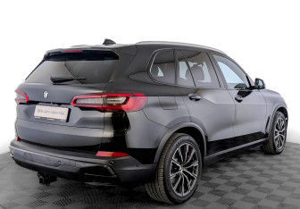 Подержанный автомобиль BMW X5 2019 года (5 фото)
