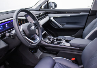Подержанный автомобиль Geely Atlas 2024 года (9 фото)