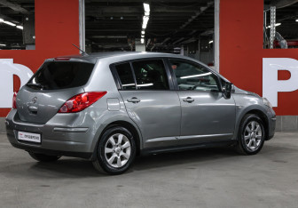 Подержанный автомобиль Nissan Tiida Hatchback 2008 года (5 фото)