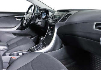 Подержанный автомобиль Hyundai Elantra Sedan 2014 года (10 фото)