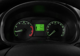 Подержанный автомобиль Skoda Fabia Hatchback 2009 года (12 фото)