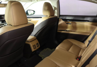 Подержанный автомобиль Lexus ES 2016 года (12 фото)