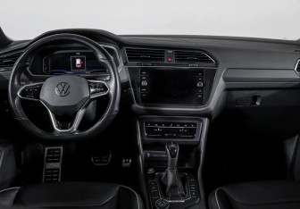 Подержанный автомобиль Volkswagen Tiguan 2021 года (12 фото)