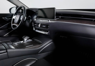 Подержанный автомобиль Kia K900 2019 года (9 фото)