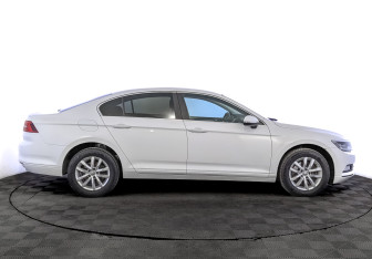 Подержанный автомобиль Volkswagen Passat Sedan 2018 года (4 фото)