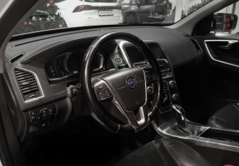Подержанный автомобиль Volvo XC60 2015 года (11 фото)