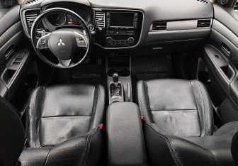 Подержанный автомобиль Mitsubishi Outlander 2012 года (10 фото)