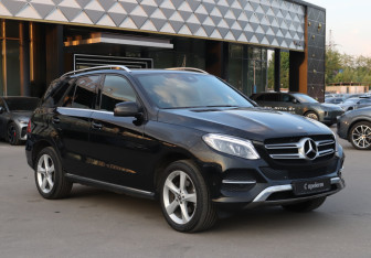 Подержанный автомобиль Mercedes-Benz GLE 2018 года (3 фото)
