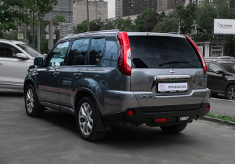 Подержанный автомобиль Nissan X-Trail 2011 года (6 фото)