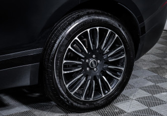 Подержанный автомобиль Land Rover Range Rover Velar 2019 года (15 фото)
