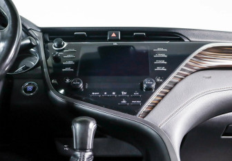 Подержанный автомобиль Toyota Camry Sedan 2018 года (8 фото)