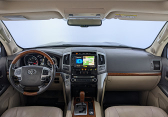 Подержанный автомобиль Toyota Land Cruiser Suv 2013 года (14 фото)