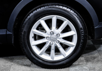 Подержанный автомобиль Audi Q3 2015 года (15 фото)