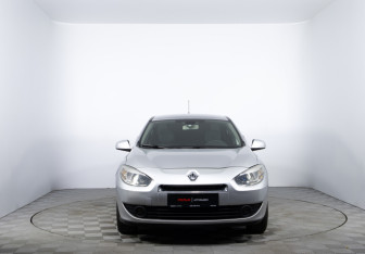 Подержанный автомобиль Renault Fluence 2011 года (2 фото)