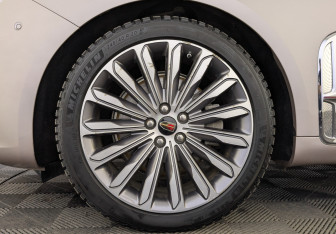 Подержанный автомобиль Hongqi H9 2023 года (12 фото)