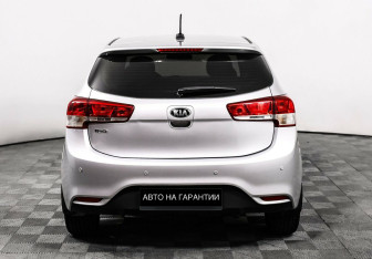 Подержанный автомобиль Kia Rio Hatchback 2017 года (6 фото)