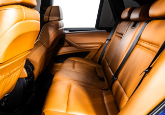 Подержанный автомобиль BMW X5 M 2012 года (13 фото)