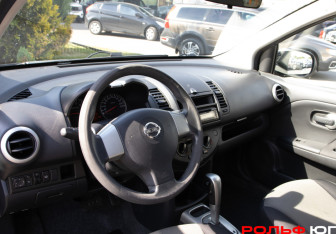 Подержанный автомобиль Nissan Note 2011 года (10 фото)