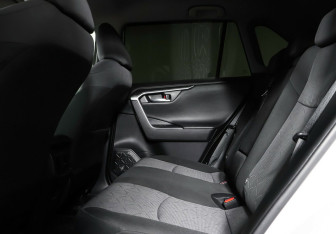 Подержанный автомобиль Toyota RAV4 2020 года (15 фото)