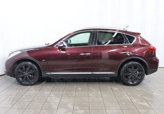 Подержанный автомобиль Infiniti QX50 2017 года (8 фото)