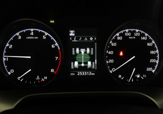 Подержанный автомобиль Toyota RAV4 2017 года (16 фото)