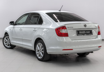Подержанный автомобиль Skoda Rapid Liftback 2015 года (7 фото)