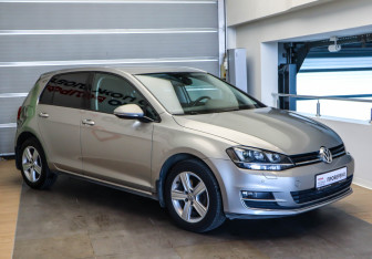 Подержанный автомобиль Volkswagen Golf Hatchback 2015 года (3 фото)