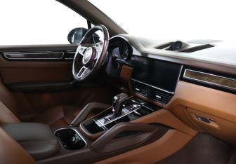 Подержанный автомобиль Porsche Cayenne 2021 года (9 фото)