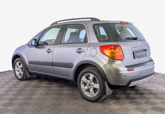 Подержанный автомобиль Suzuki SX4 Hatchback 2013 года (7 фото)