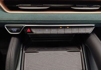 Подержанный автомобиль Geely Monjaro 2023 года (21 фото)