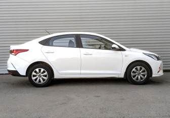 Подержанный автомобиль Hyundai Solaris Sedan 2021 года (4 фото)