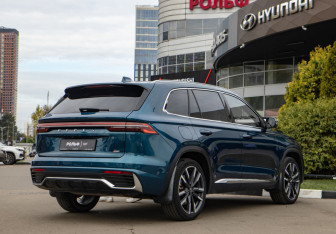Подержанный автомобиль Geely Monjaro 2025 года (4 фото)