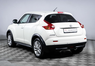 Подержанный автомобиль Nissan Juke 2011 года (7 фото)