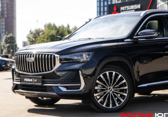 Подержанный автомобиль Geely Monjaro 2025 года (17 фото)