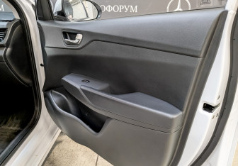 Подержанный автомобиль Hyundai Solaris Sedan 2021 года (23 фото)