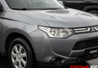 Подержанный автомобиль Mitsubishi Outlander 2013 года (15 фото)