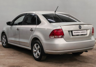 Подержанный автомобиль Volkswagen Polo Sedan 2011 года (7 фото)