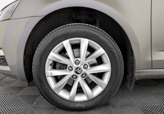 Подержанный автомобиль Skoda Octavia Liftback 2019 года (18 фото)