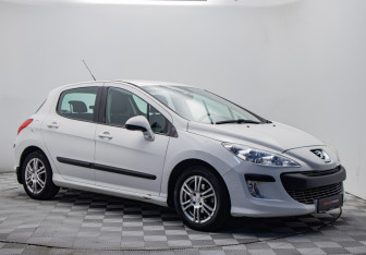 Подержанный автомобиль Peugeot 308 Hatchback 2009 года (7 фото)
