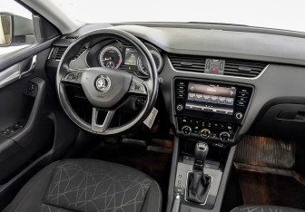 Подержанный автомобиль Skoda Octavia Liftback 2019 года (29 фото)
