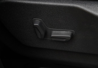 Подержанный автомобиль Peugeot Traveller 2020 года (8 фото)