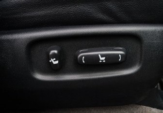 Подержанный автомобиль Toyota Land Cruiser Suv 2012 года (16 фото)