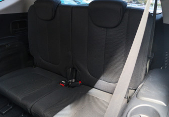Подержанный автомобиль Kia Carens 2007 года (9 фото)