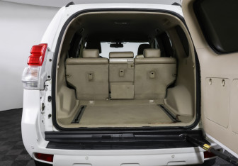 Подержанный автомобиль Toyota Land Cruiser Prado 2011 года (9 фото)