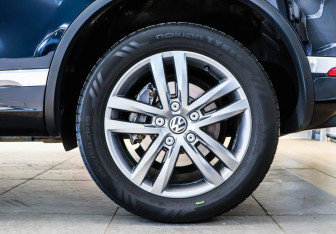 Подержанный автомобиль Volkswagen Touareg 2016 года (23 фото)