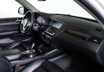 Подержанный автомобиль BMW X3 2016 года (10 фото)