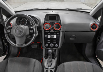 Подержанный автомобиль Opel Corsa 2011 года (14 фото)
